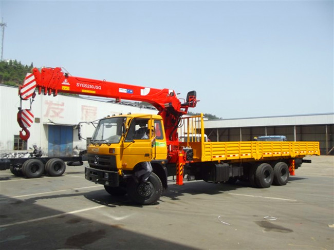 東風(fēng)153后八輪隨車吊