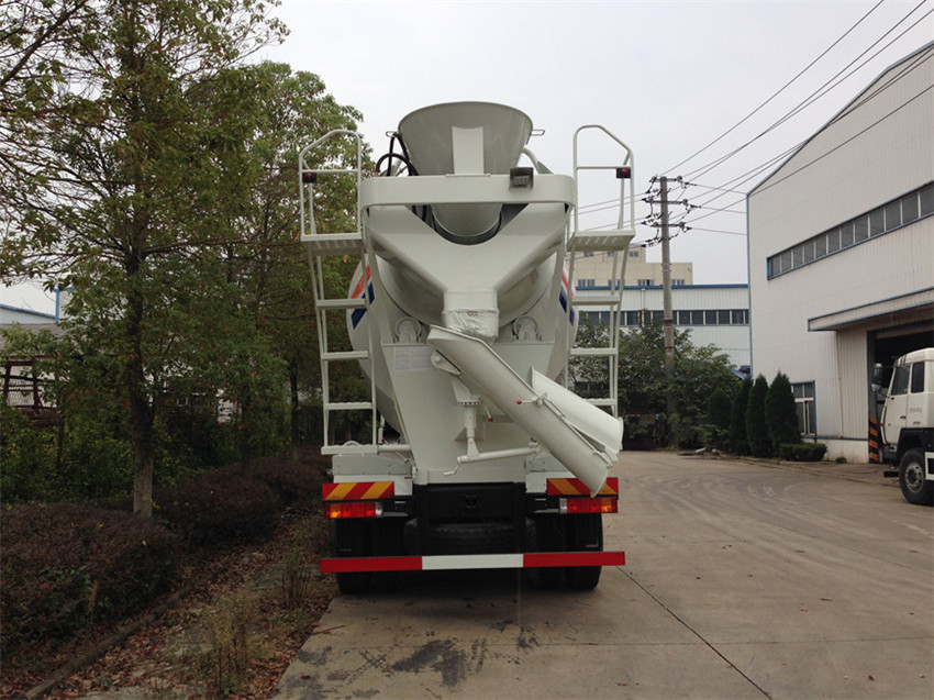 陜汽德龍水泥攪拌車