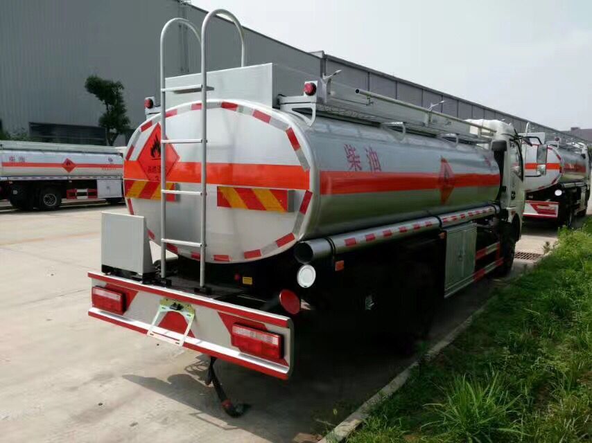 國五東風(fēng)新款后八輪運(yùn)油車