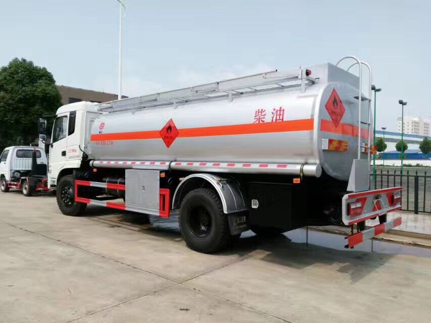 國五東風(fēng)12.5方運油車 國五東風(fēng)12.5方運油車