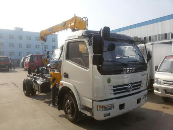 東風廂長4.35隨車吊 東風廂長4.35隨車吊