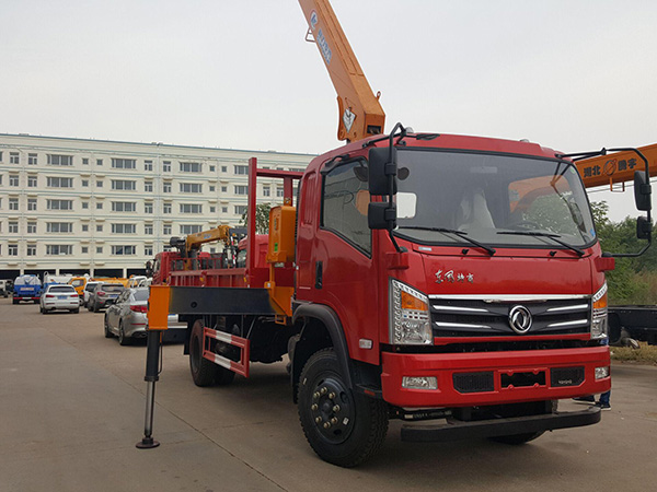 東風廂長3.6米藍牌隨車吊 東風廂長3.6米藍牌隨車吊