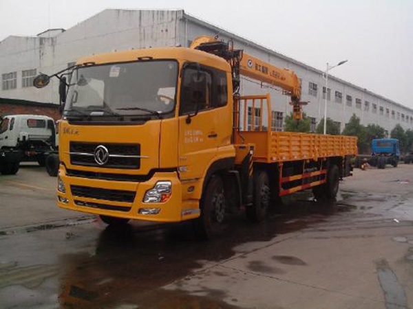 東風前四后四8.3米隨車吊 東風前四后四8.3米隨車吊