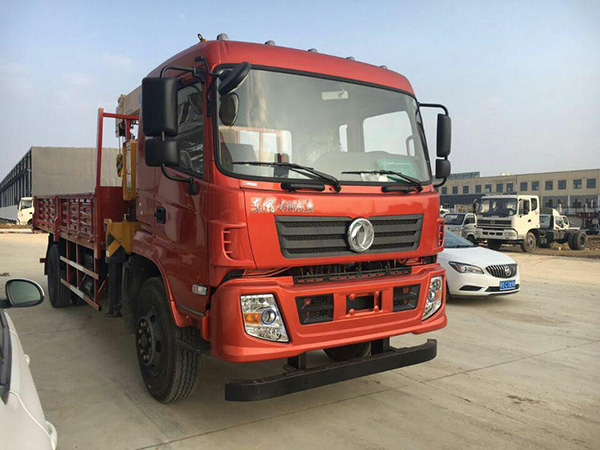 東風(fēng)單橋6.1米隨車(chē)吊 東風(fēng)單橋6.1米隨車(chē)吊