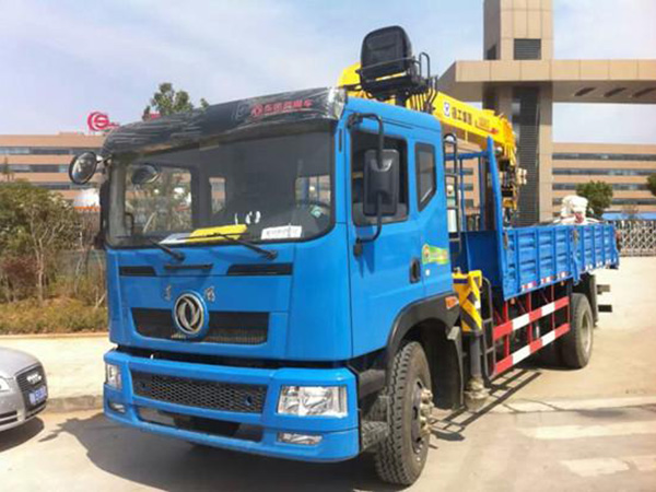 東風(fēng)單橋6.1米隨車(chē)吊 東風(fēng)單橋6.1米隨車(chē)吊