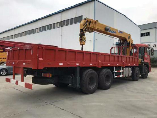 東風(fēng)征夢(mèng)前四后八輪隨車(chē)吊