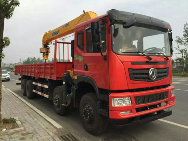 東風(fēng)征夢(mèng)前四后八輪隨車(chē)吊