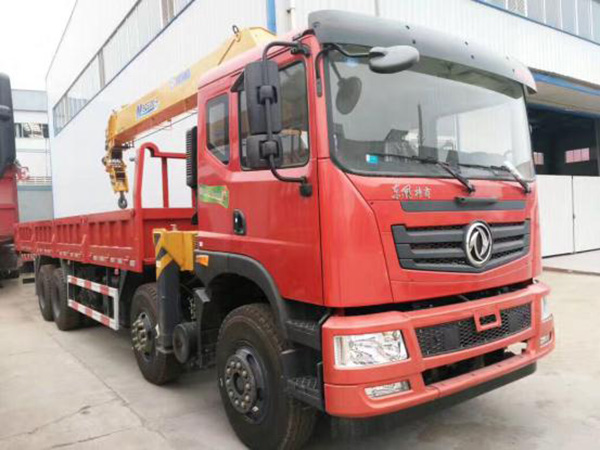 東風(fēng)征夢(mèng)前四后八輪隨車(chē)吊