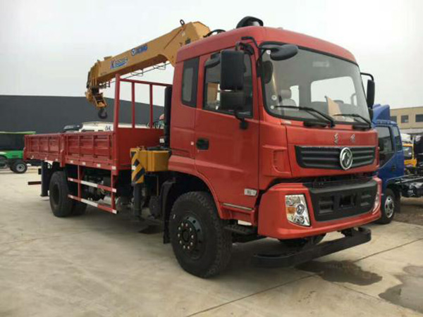 東風(fēng)廂長6.1米隨車吊 東風(fēng)廂長6.1米隨車吊