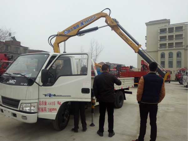 國(guó)五江鈴徐工2噸折臂隨車吊