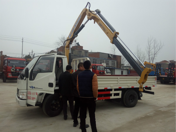 國(guó)五江鈴徐工2噸折臂隨車吊 國(guó)五江鈴徐工2噸折臂隨車吊