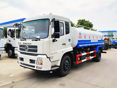 灑水車(chē)噴灑工作效果視頻