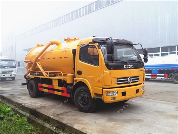 東風多利卡D7吸污車