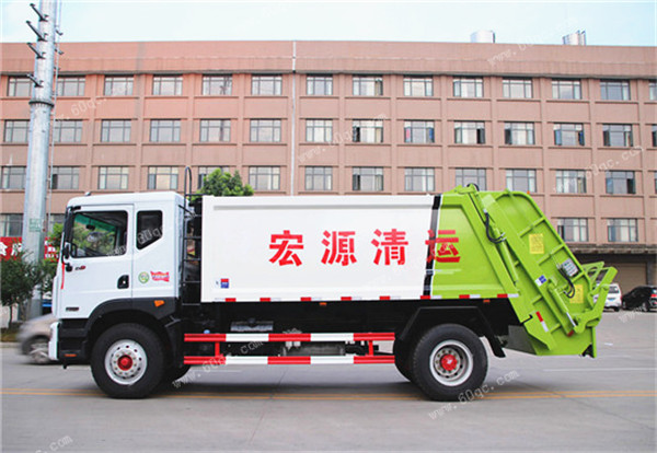 東風多利卡D9壓縮垃圾車