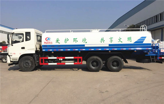 20噸東風專用底盤后雙橋灑水車交付唐山客戶