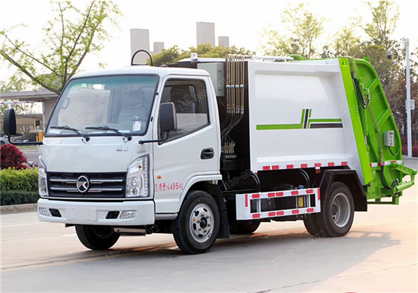 國(guó)六凱馬藍(lán)牌壓縮垃圾車(chē)