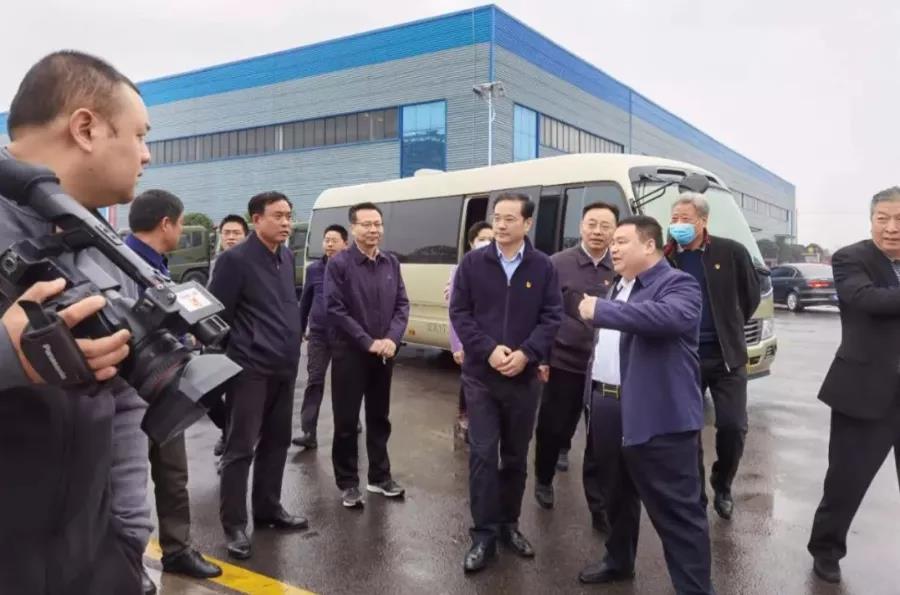 市區(qū)領(lǐng)導(dǎo)赴程力汽車集團(tuán)視察指導(dǎo)專汽暨應(yīng)急裝備核心產(chǎn)業(yè)
